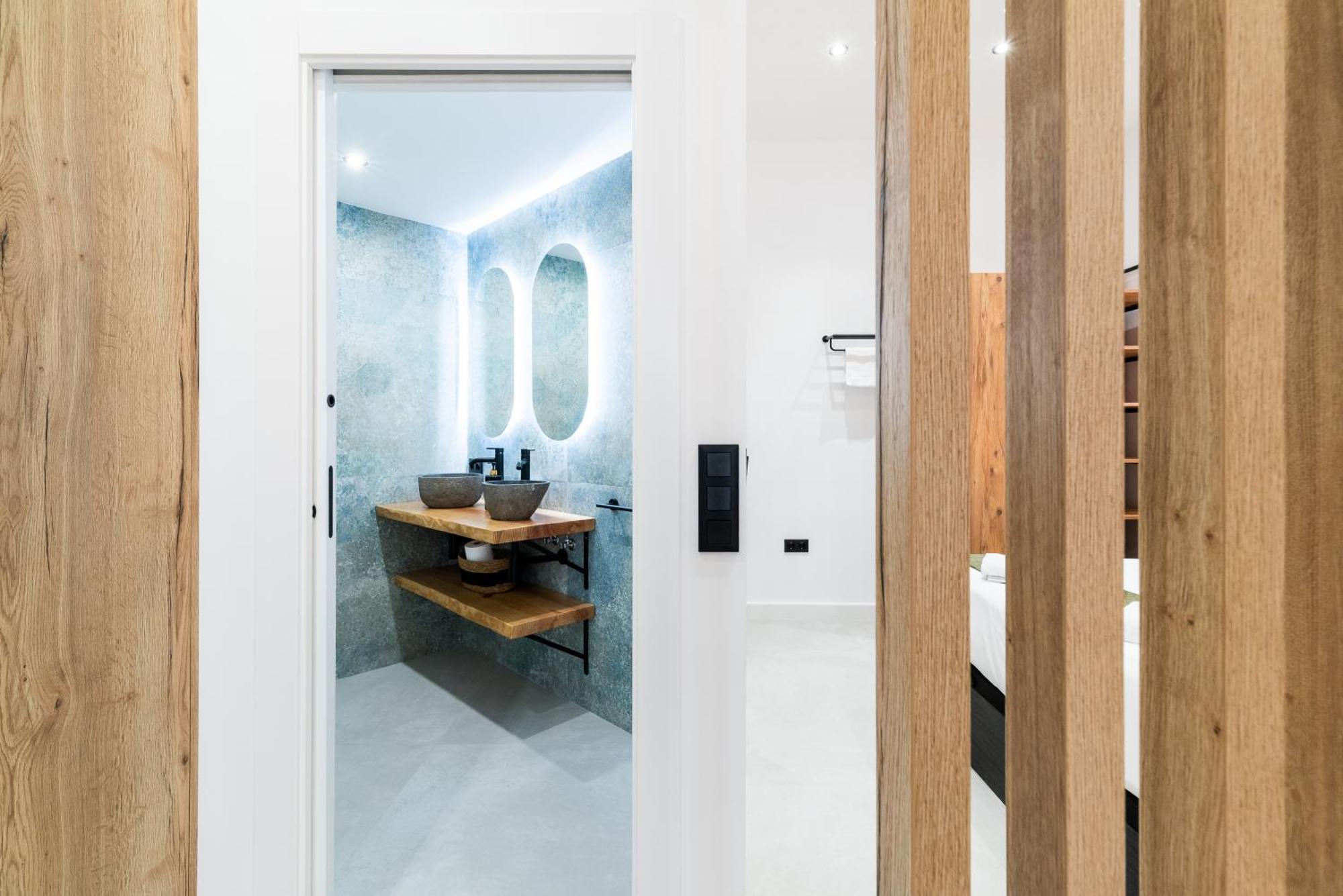 Albahaca Haven Luxury Center Apartment *